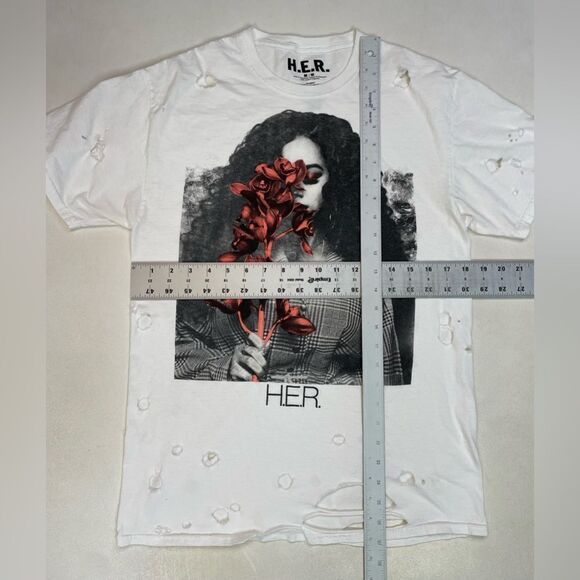 H.E.R. Graphic T-shirt Women Medium White Distressed Short Sleeve Music - Picture 5 of 5